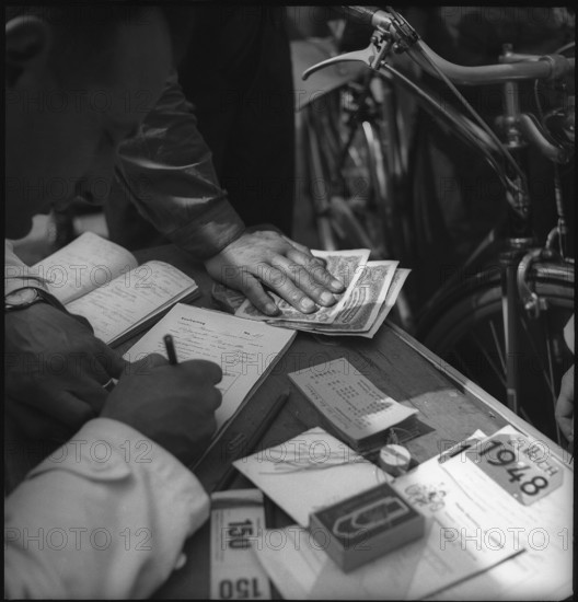 Cash payment deal at bicycle market in Zurich 1948.
