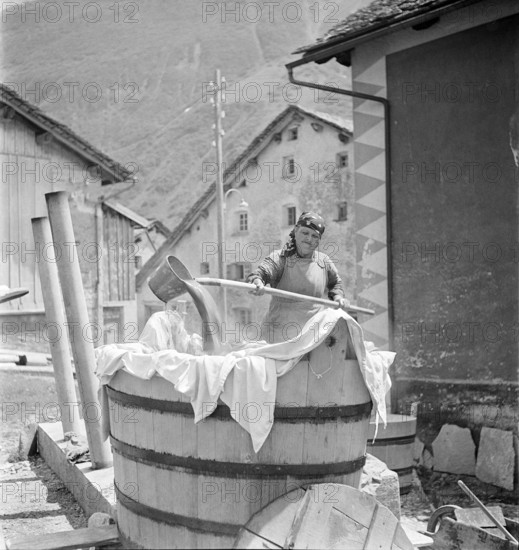 Women washing at the Hinterrhein, 1941.