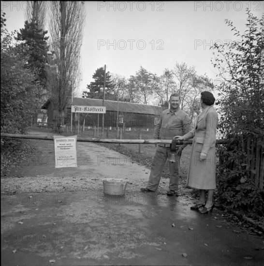 Barrier due to foot-and-mouth disease on the Zurichberg, 1951.