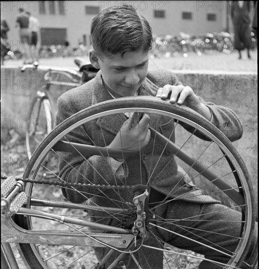 Sports performance programme for young people 1941: bike.