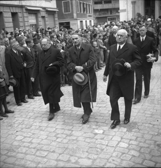 Federal council Pilet at Obwalden voter's meeting parade 1944.