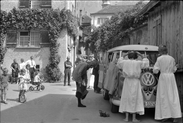 Toni Vescoli and Les Sauterelles dressing up as angels 1968.