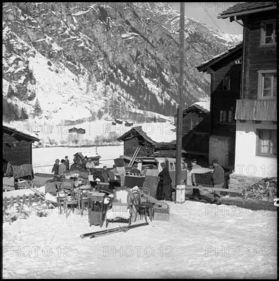 Herbriggen, village threatened with landslide, people preparing evacuation; 1959.