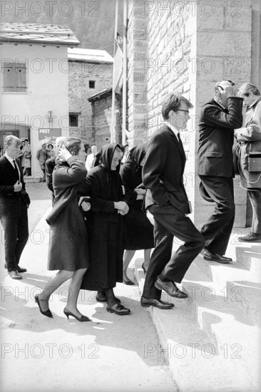 Mattmark; glacial ice avalanche; funeral ceremony for the 88 dead workers; 1965.