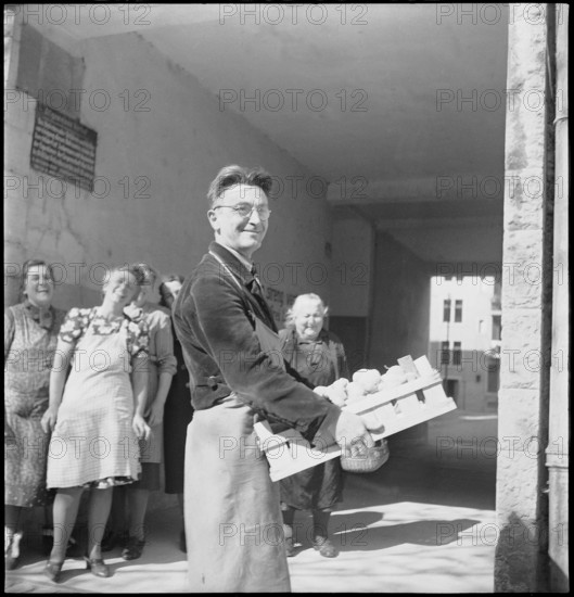 Potato collection in Zurich, 1946.