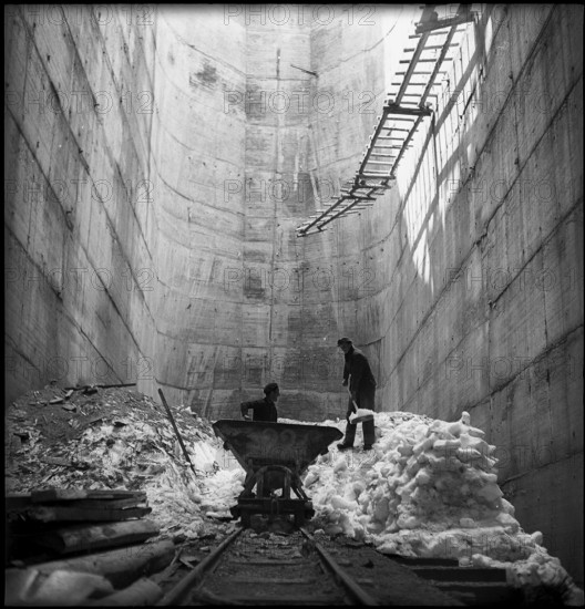 Depleting snow on the Building site Lucendro dam 1946.
