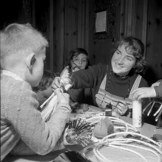 Children making Christmas presents at Lavaterhaus, Zurich 1957.