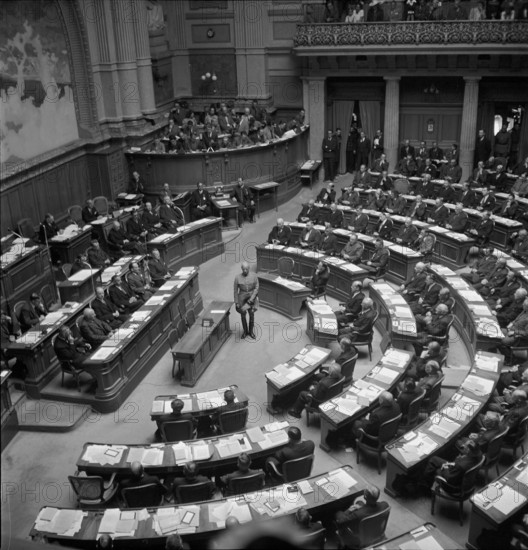 Parliament accepting the generals resignation, Berne 1945.
