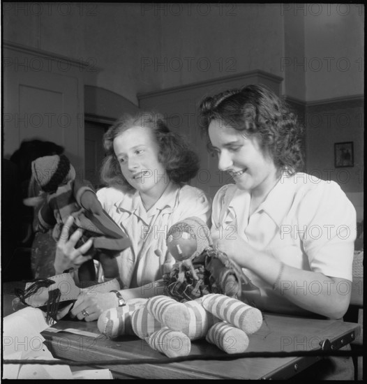 Girls knitting in favour of children from Yugoslavia, 1946.