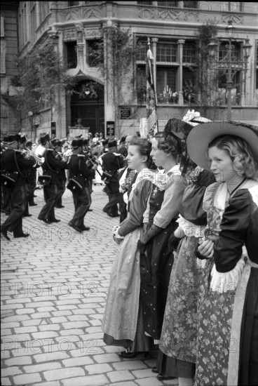 Local costume group at Corpus Christi-Procession in Fribourg 1941.