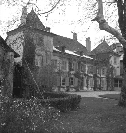 Chardonney-sur-Morges, castle; 1949.