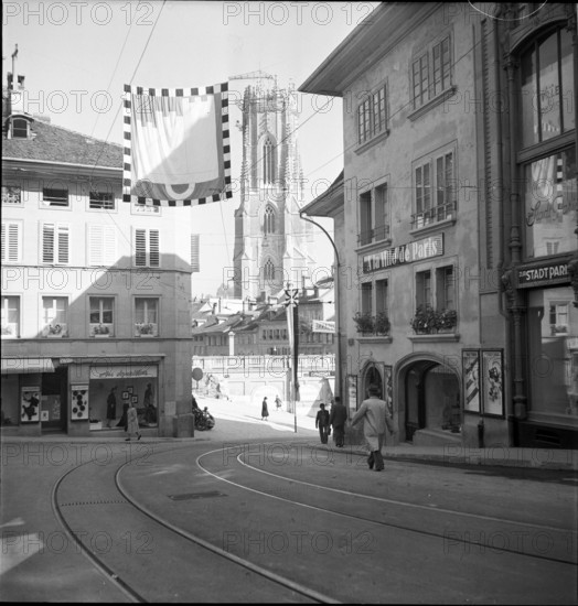 Fribourg; rue de Lausanne, cathedral; 1951.