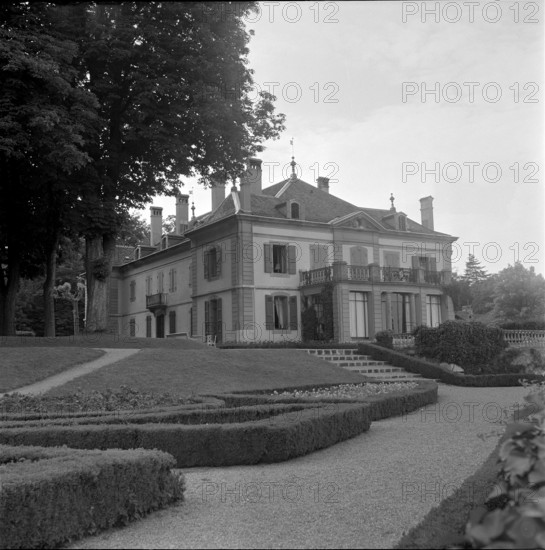 Geneva: Villa Le Reposoir and park; 1955.