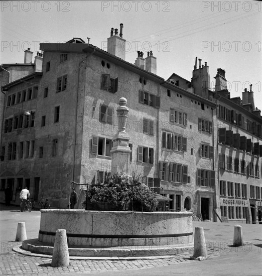 Geneva: Place du Bourg-de-Four; 1943.