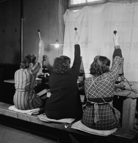 Production of badge, ensign of the Pestalozzi village, Uster 1949.