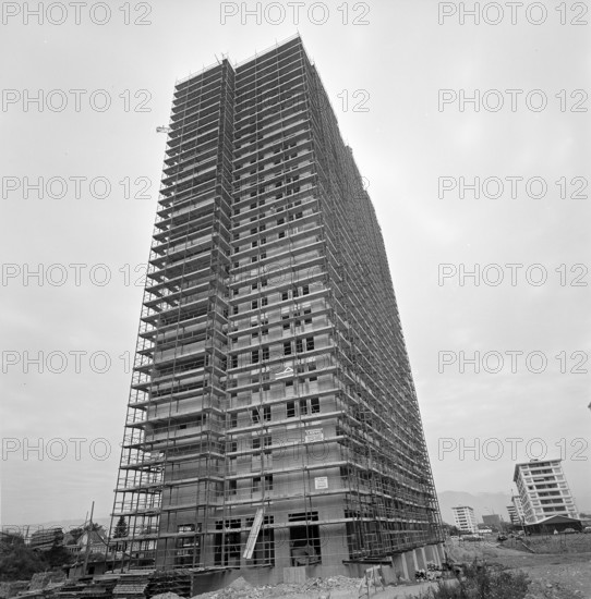 Geneva, tower block under construction; 1965.