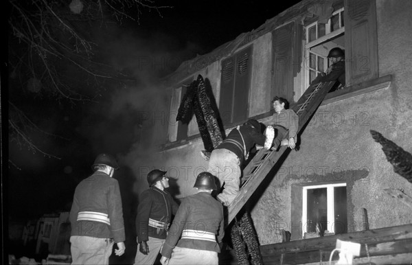 Medical service training by army and civil defence, 1970.
