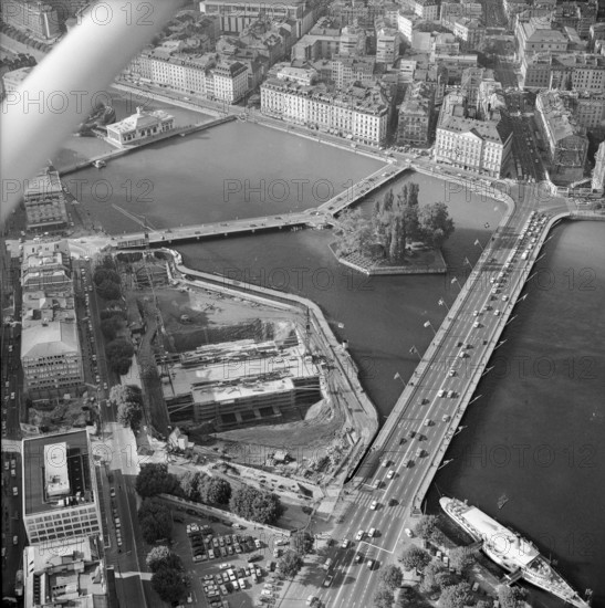 Geneva, Ile Rousseau, Montblanc bridge; aerial view; 1971.