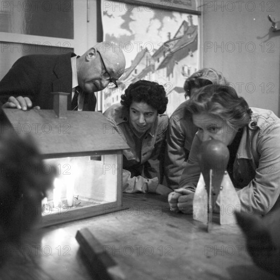 Civil defence: instruction of building chiefs, 1959.