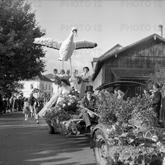 Parade at the winegrowers' festival in Dottingen, 1956.