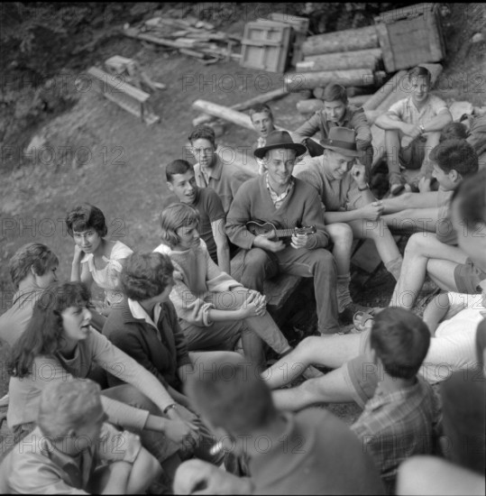 Volunteers on arrival in Lauterbrunnen, 1959.