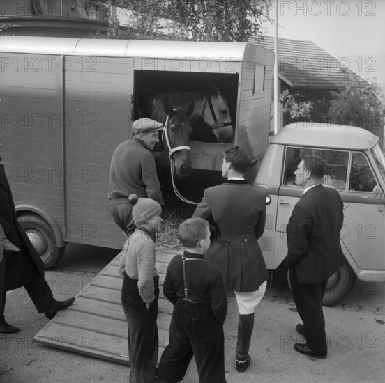 Autumnal hunting in Elgg, 1958.