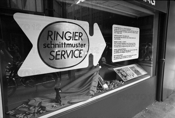 Shop window Ringier publisher: Ringier dress pattern service/shop, 1973.
