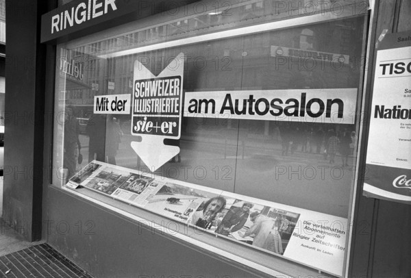 Shop window Ringier publisher: with Schweizer Illustrierte/sie+er at the car show, 1973.