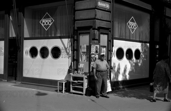 Shop window Ringier publisher: Blick vendor, 1964.