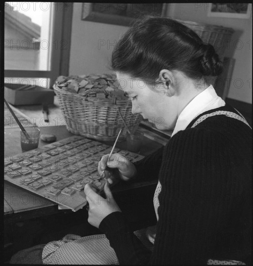 Swiss donation: producing badges, 1942.