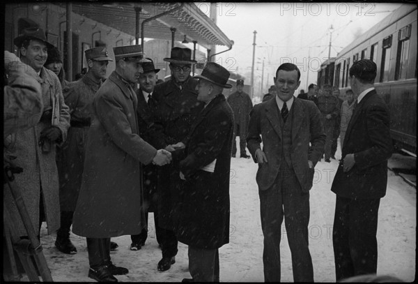 Swiss major Maurer greeting Curri, between them standing in the back Dr. Zuber, second from right: Dingle Foot.