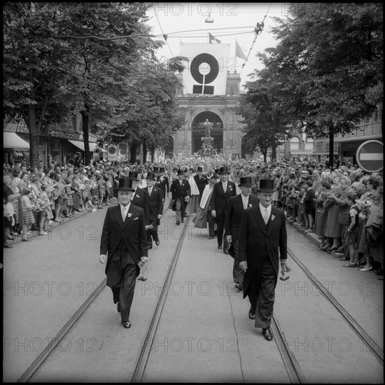 Opening of the SAFFA 1958: federal councillors parading.