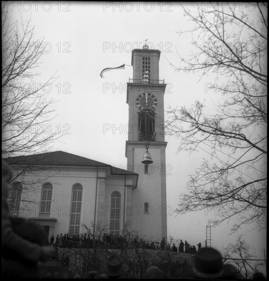 Church bell lifting ceremony, Thalwil 1946.