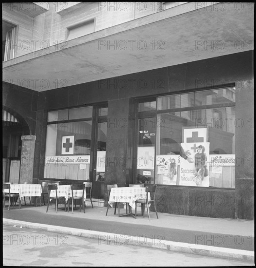 WW 2: border; action by the Red Cross, aid for children, Chiasso around 1943.