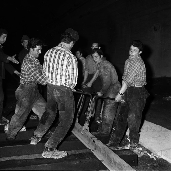 Railway workers at the Kerenzerberg tunnel.