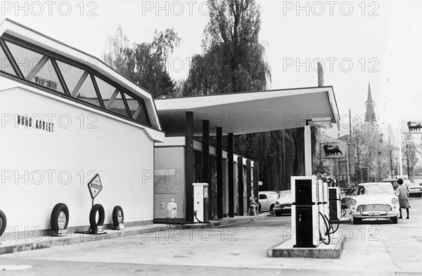 Hugo Koblets gasoline station 1964.