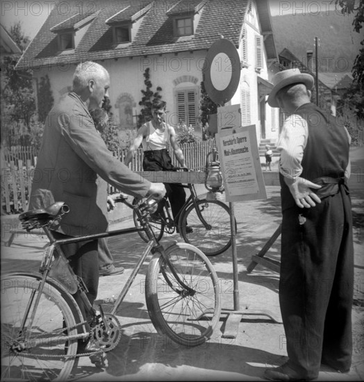 Men in front of foot-and-mouth disease warning sign, 1946.