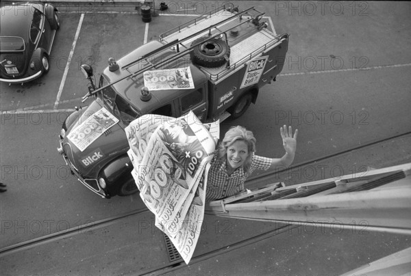 Fire Engine bringing Glucksbriefli winner CHF 10'000.- 1971.