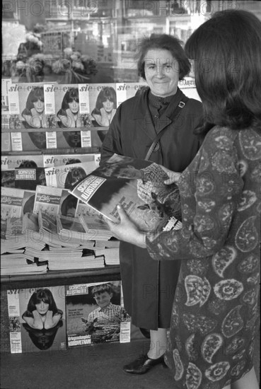 Newsstand with Ringier magazines, 1967.