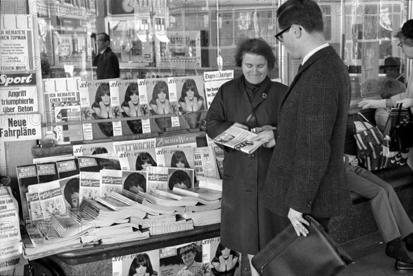 Newsstand with Ringier magazines, 1967.