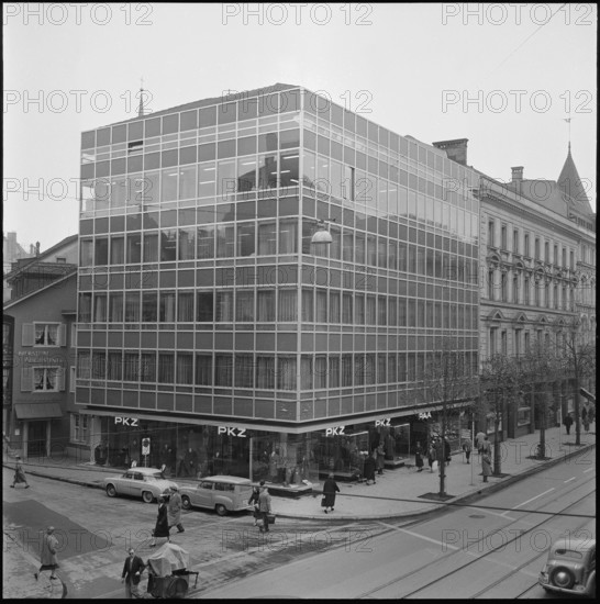 Business at the middle Bahnhofstrasse Zurich 1957.