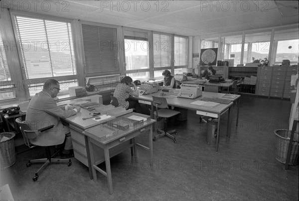 SDA office of the editorial staff, 1971.