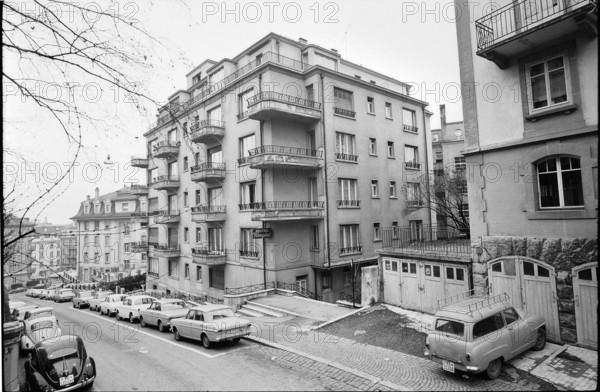 Lausanne: parked cars at Avenue Longeraie; 1966.