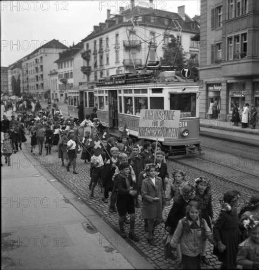 Children collecting money for Swiss donation, 1945.
