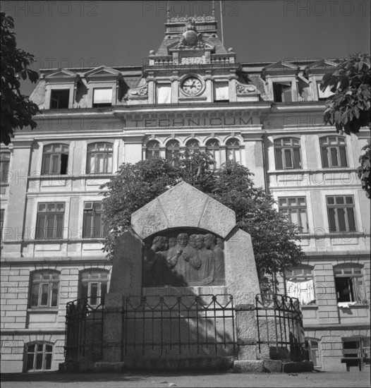 Le Locle, college of technology and Monument des Horlogers; 948.