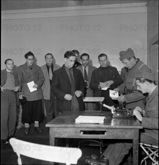 Internierte; Abreise.