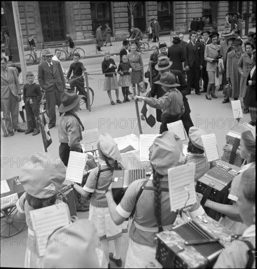 Zurich: Boy scouts collecting money on the street 1942.