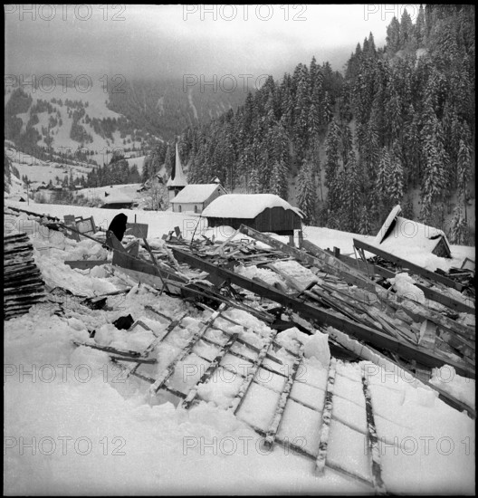 Jaun, 29 buildings destroyed by avalanche in the evacuated village; 1954.