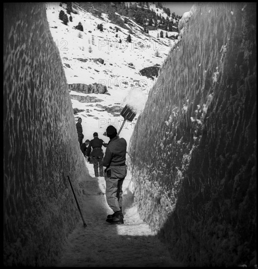 Swiss Mountain Troops in the Ice, 1940.
