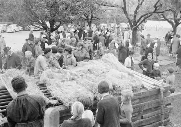 Braechete, public demonstration of handicraft in Zaeziwil, 1965.